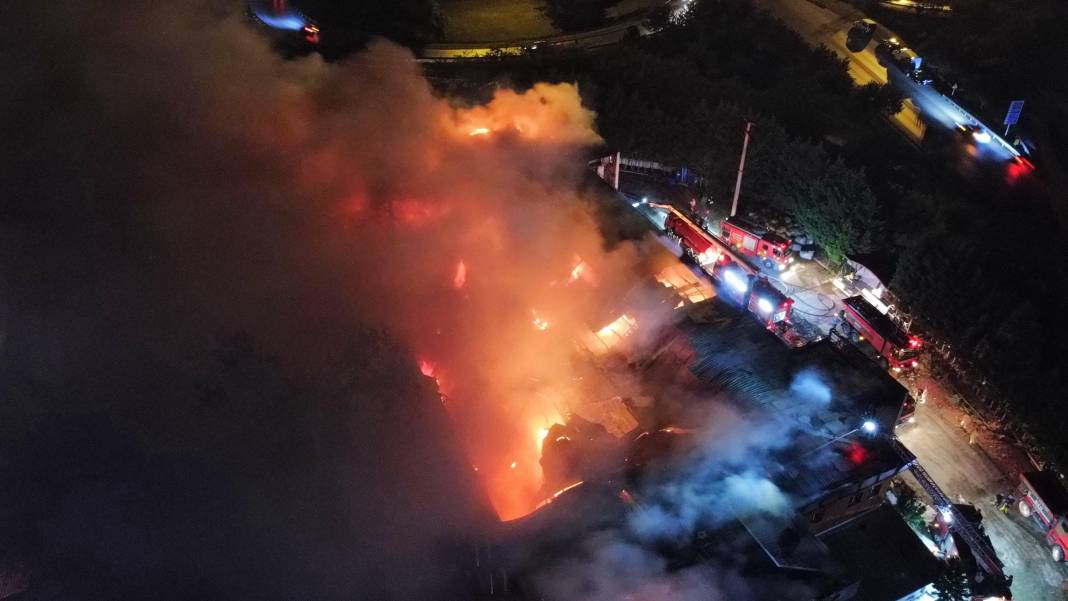 Sakarya’da kozmetik fabrikasında yangın - Resim: 29